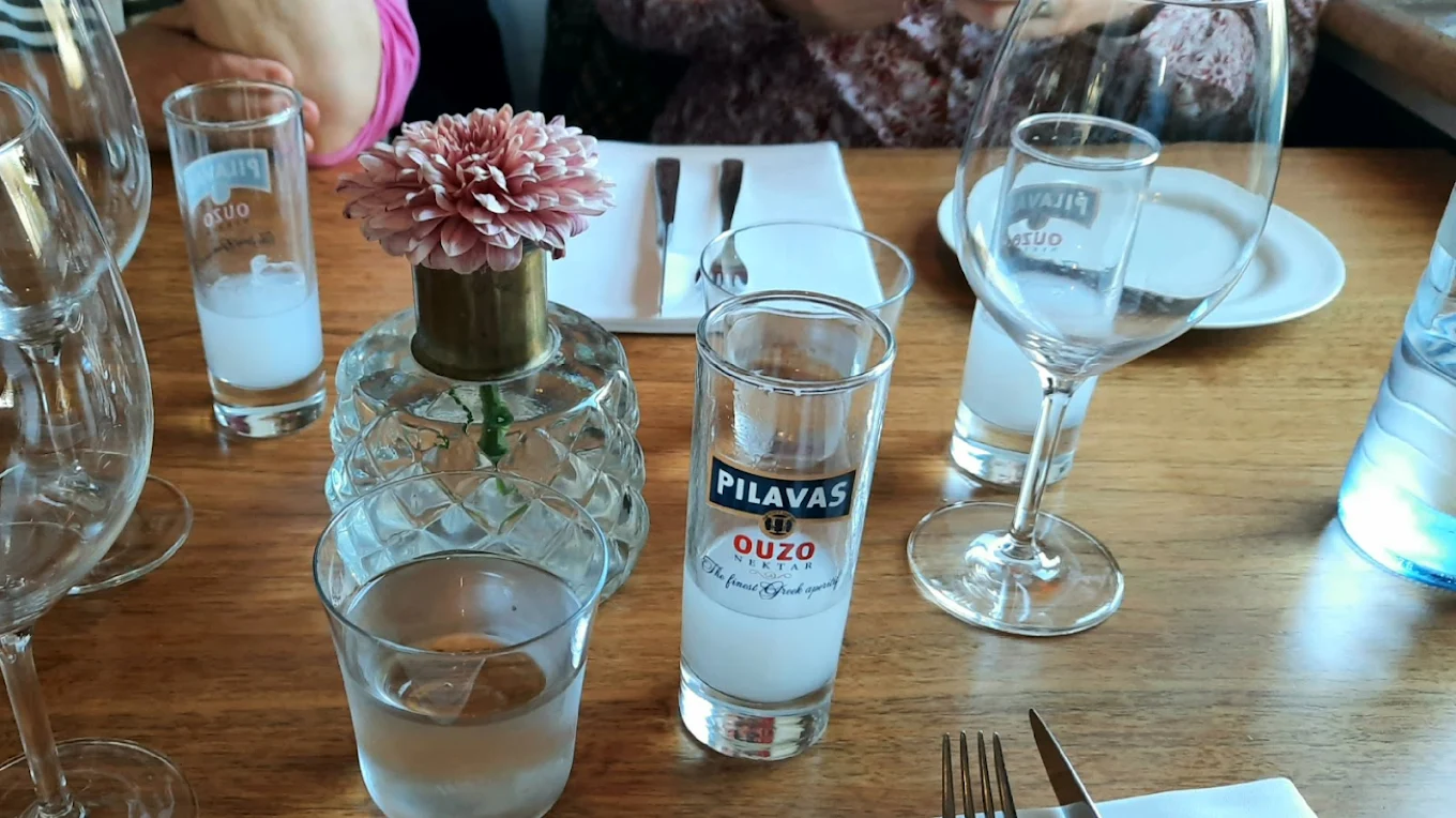 Ein Glas Ouzo